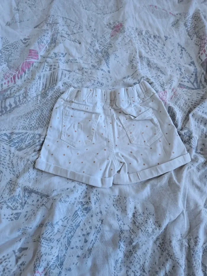 Short fille taille 5 inextenso - photo numéro 2
