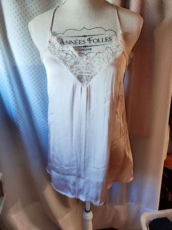 Haut H&M  en dentelle et effet satiné/soie rose poudré, taille S, TBE!