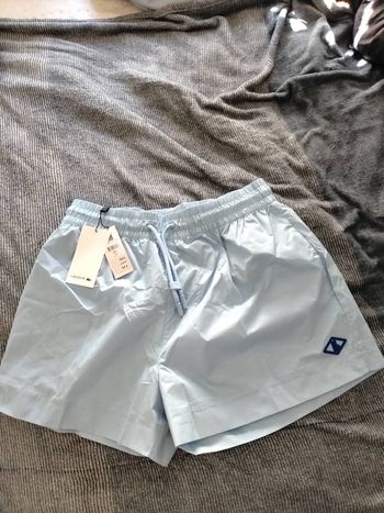 Short bleu ciel neuf