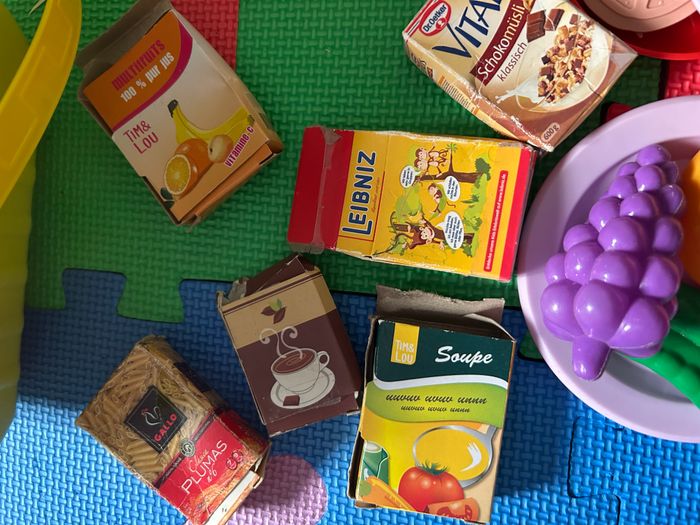 Caisse enregistreuse avec accessoires panier de courses, aliments et un peu de dînette - photo numéro 4