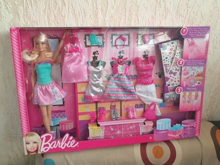 Barbie et ses divers accessoires