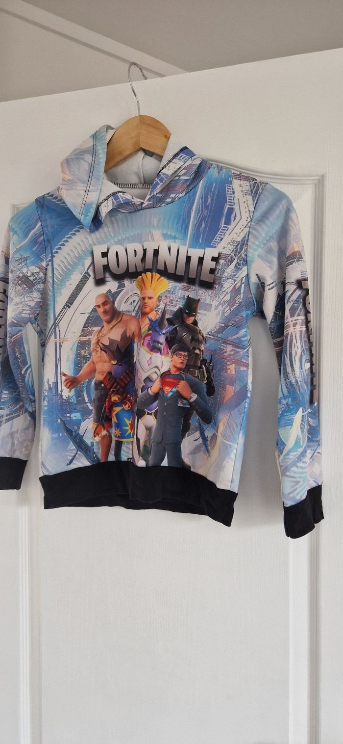 Sweet avec capuche a motif  fortnite Taille 10ans - photo numéro 2