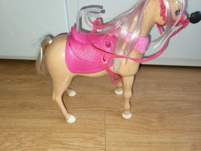 Cheval barbie avec cavalière - photo numéro 4