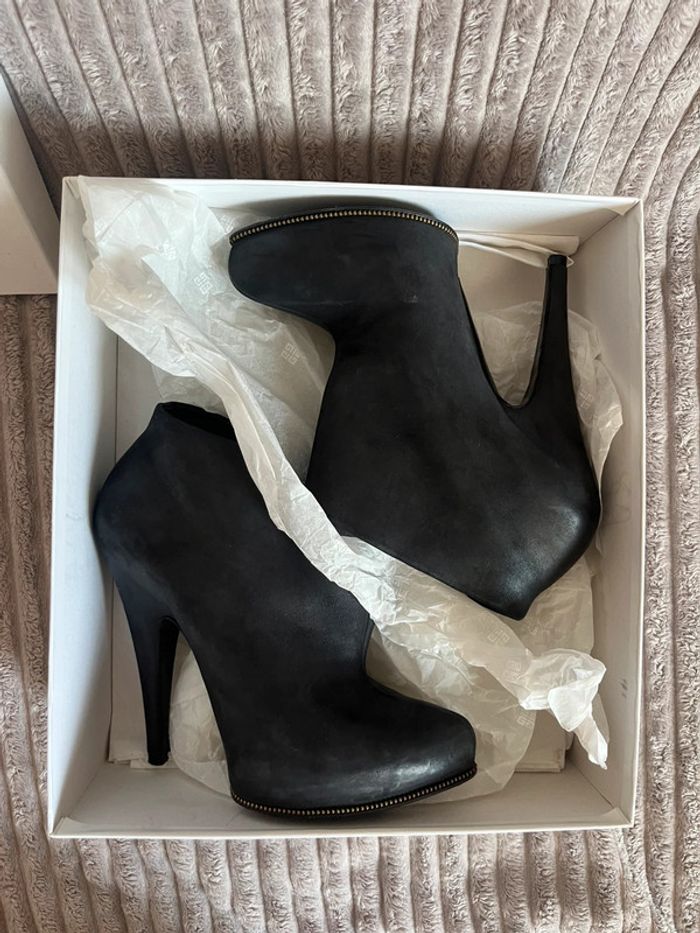 Bottines Givenchy en cuir nubuck noir – Taille 38 - photo numéro 11