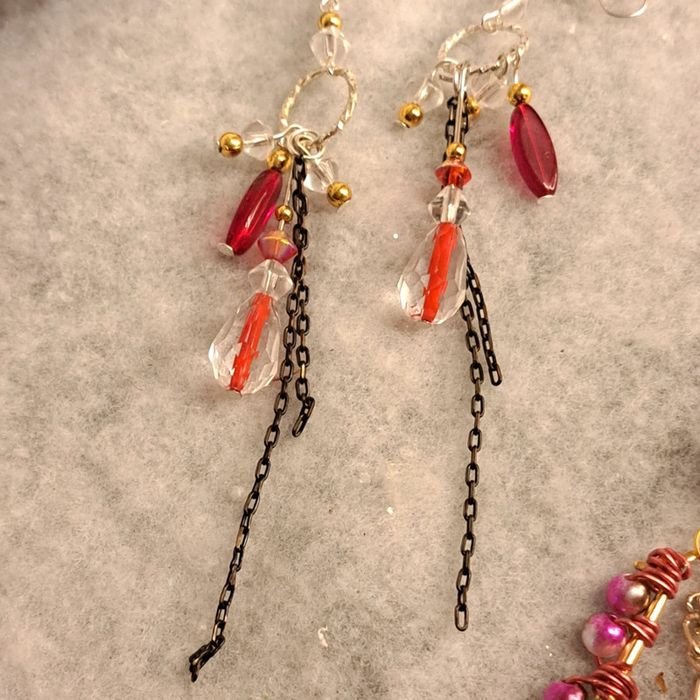 Lot de boucles d'oreilles pendante rouge/rose et blanc - photo numéro 5