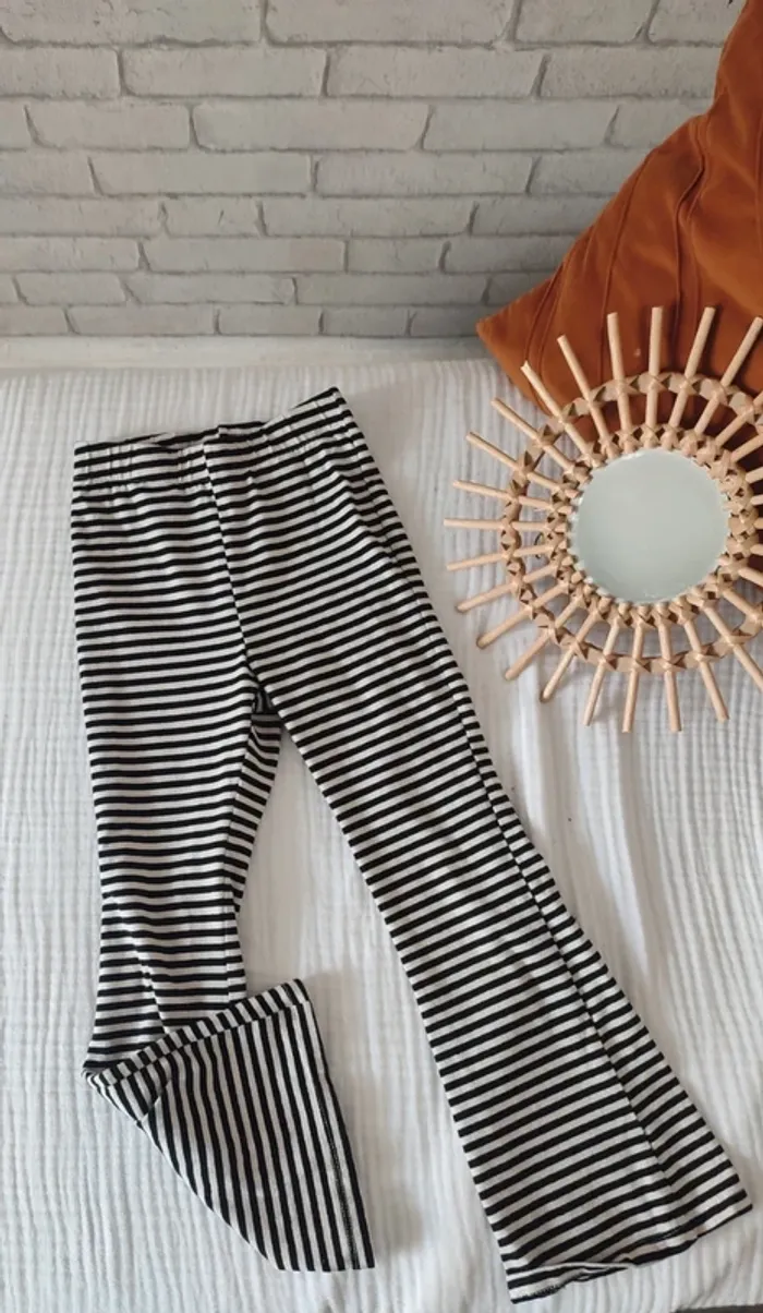 Legging pattes d’éléphant H&M 6/7 ans rayé marine blanc - photo numéro 1