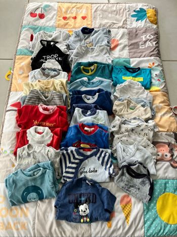 Lot pyjamas bodies