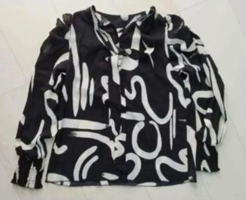 Blouse noire et blanche