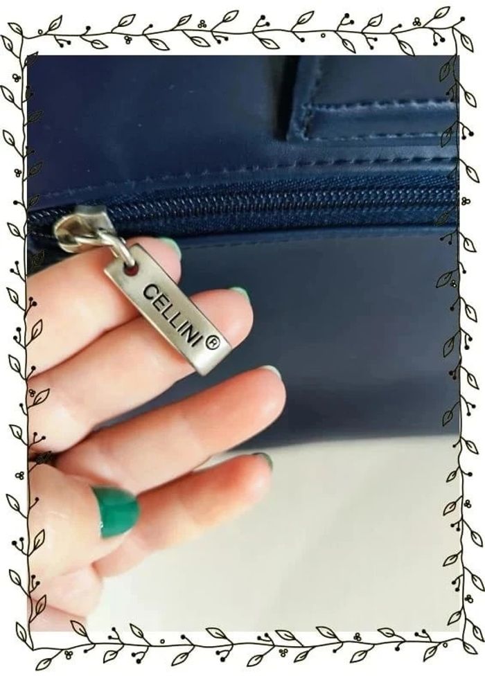 Sac à bandoulière bleu marine Cellini, bon état mais petites traces 26x28cm - photo numéro 6