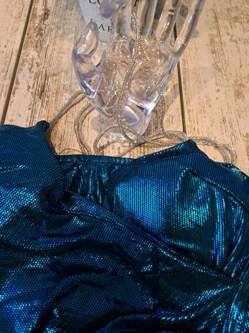 Robe sexy brillante bleu vert bretelles strass