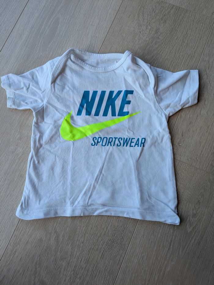 Teeshirt Nike 9-12 mois