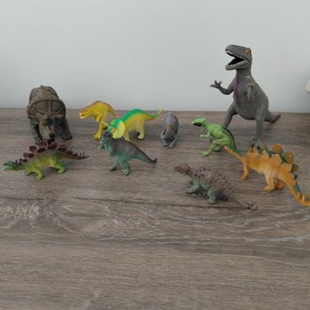 Lot de 10 figurines dinosaures