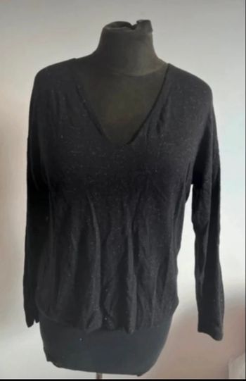 Pull fin col V noir à paillettes taille M de chez Kiabi en très bon état