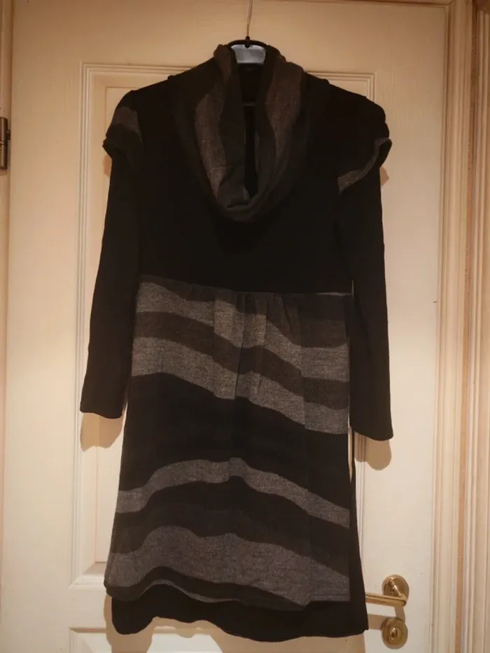 Robe noir et grise