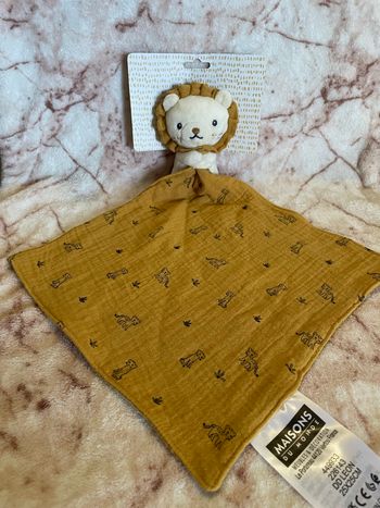 Doudou plat lion beige mouchoir lange jaune moutarde Maisons Du Monde