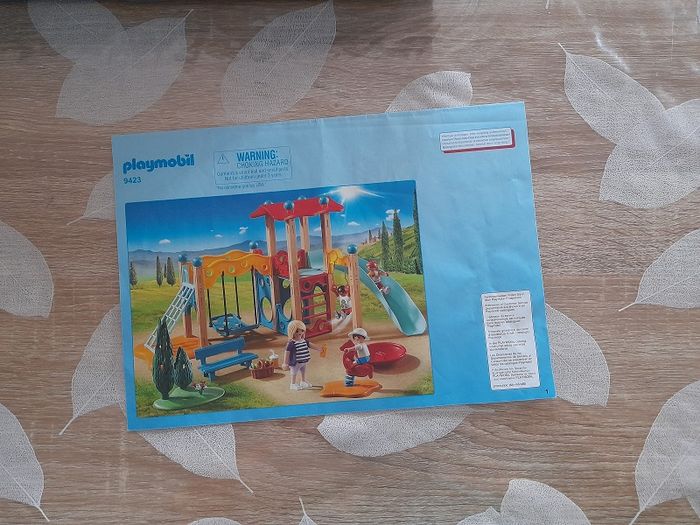 Playmobil Family Fun 9423 parc de jeu avec toboggan coloré - photo numéro 3