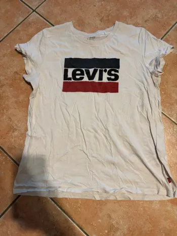 Tee shirt levis