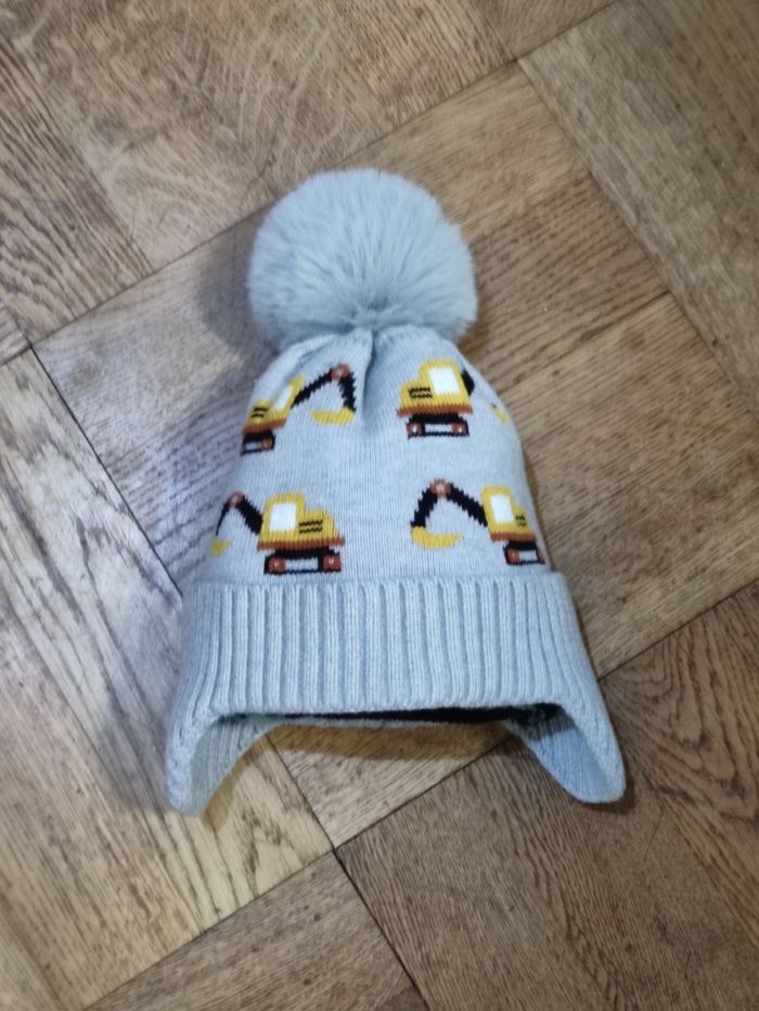 Bonnet à pompon garçon gris avec motif pelleteuses - photo numéro 3