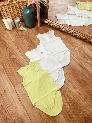 Taille 18 mois lot de 3 bodies d’été sans manche garçon Orchestra menthe et blanc 💙