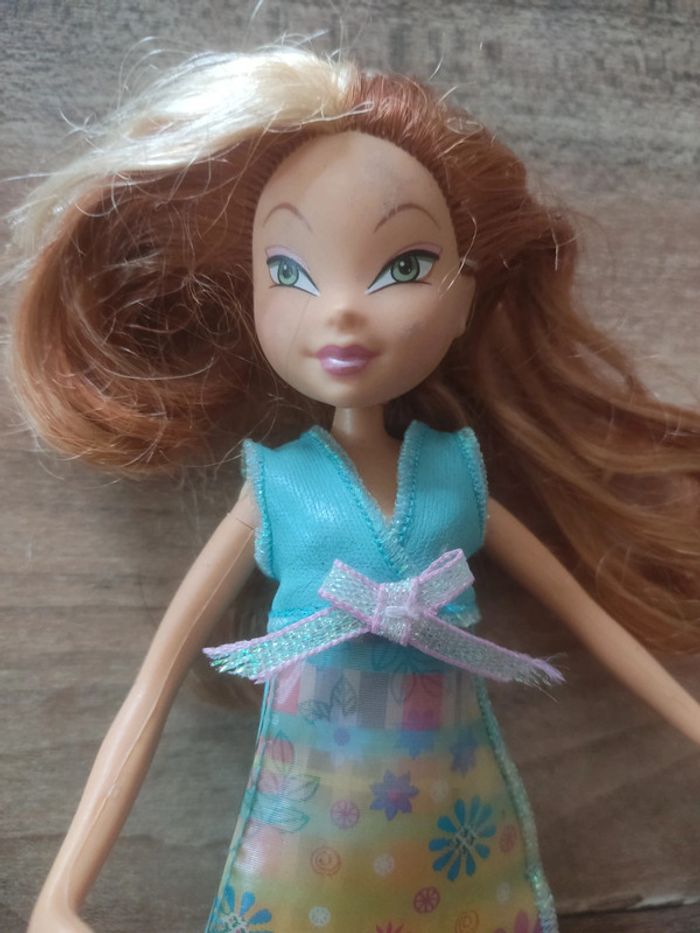 Winx arc en ciel Flora - photo numéro 2