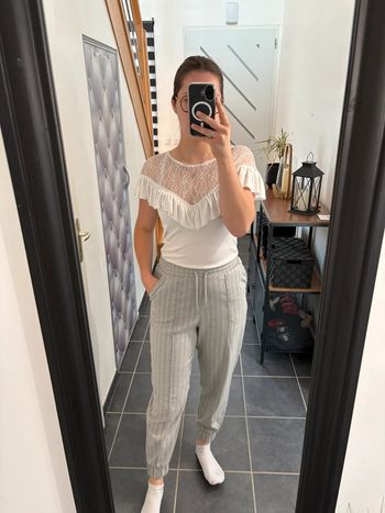 Ensemble chemisier à volants et pantalon rayé S Stradivarius très bon état🤍