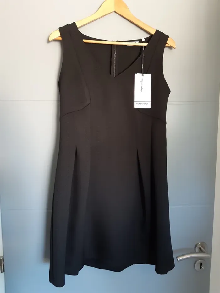 Robe neuve noire Naf Naf taille 42 - photo numéro 2