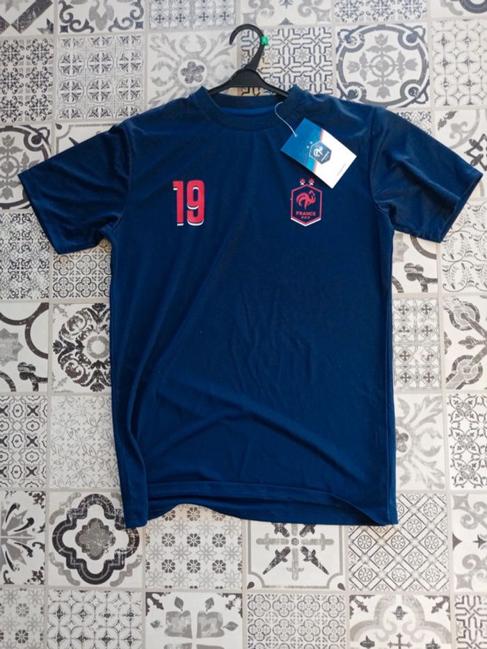 Tee shirt maillot foot benzema 19 neuf - photo numéro 2
