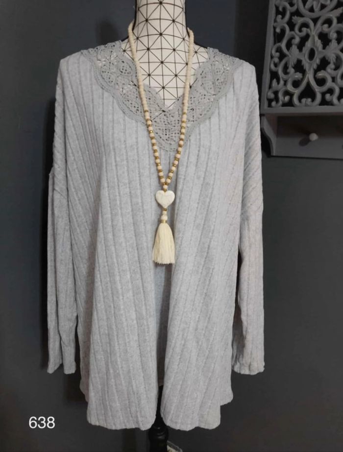 Tee-shirt Grande Taille 58 – Gris Élégant avec Bordure en Dentelle Guipure