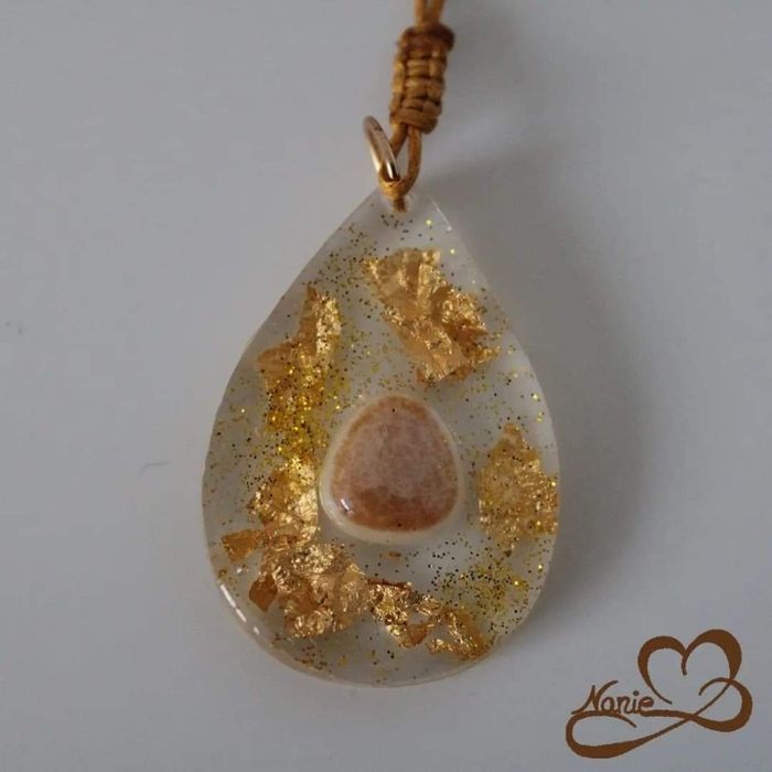 Pendentif en résine avec une mosaïque orangée !! - photo numéro 2