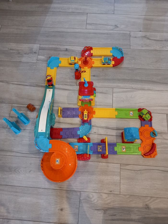 Circuit Tut Tut Bolide + 5 véhicules - photo numéro 3