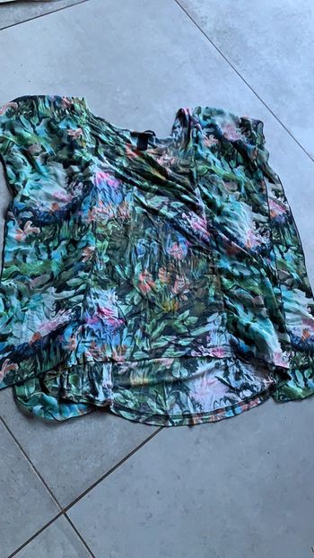 T shirt long  taille L motif fleural