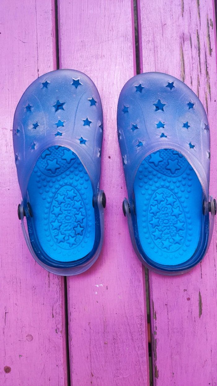 Sabots de plage type crocs T. 28 - photo numéro 2