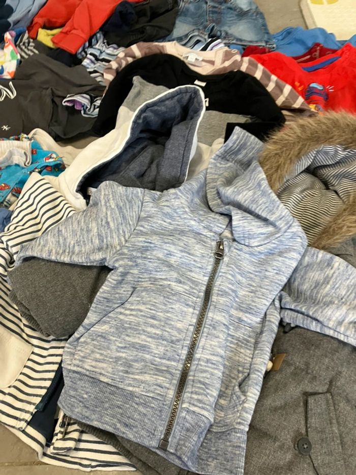 Gros lot 6 mois 10€ - photo numéro 2