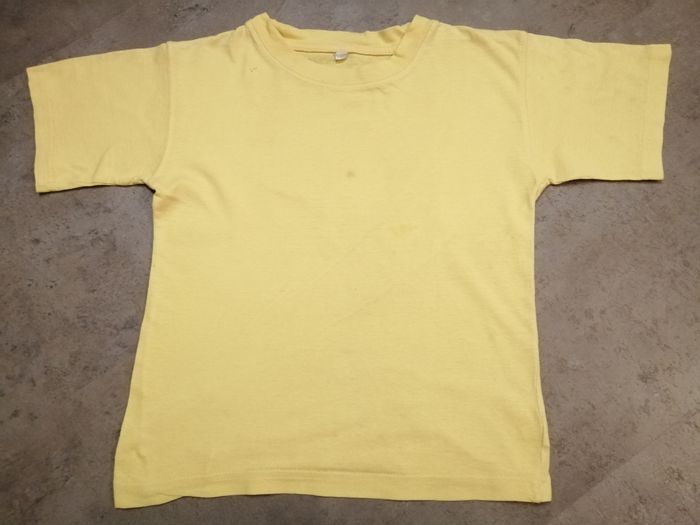 T shirt jaune 6-8 ans Mixte (1 légère tache) - photo numéro 2
