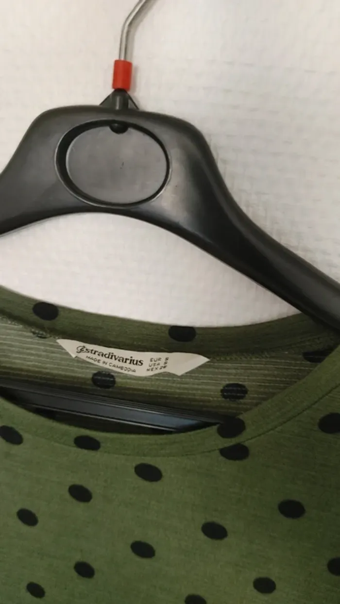 Robe manche longue vert à pois cintré à la taille - photo numéro 4