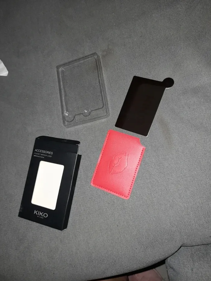 Mirroir de poche rouge kiko neuf - photo numéro 2