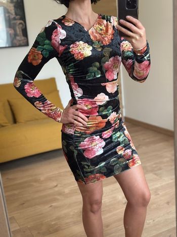 Robe fourreau, velours, noir et fleurs