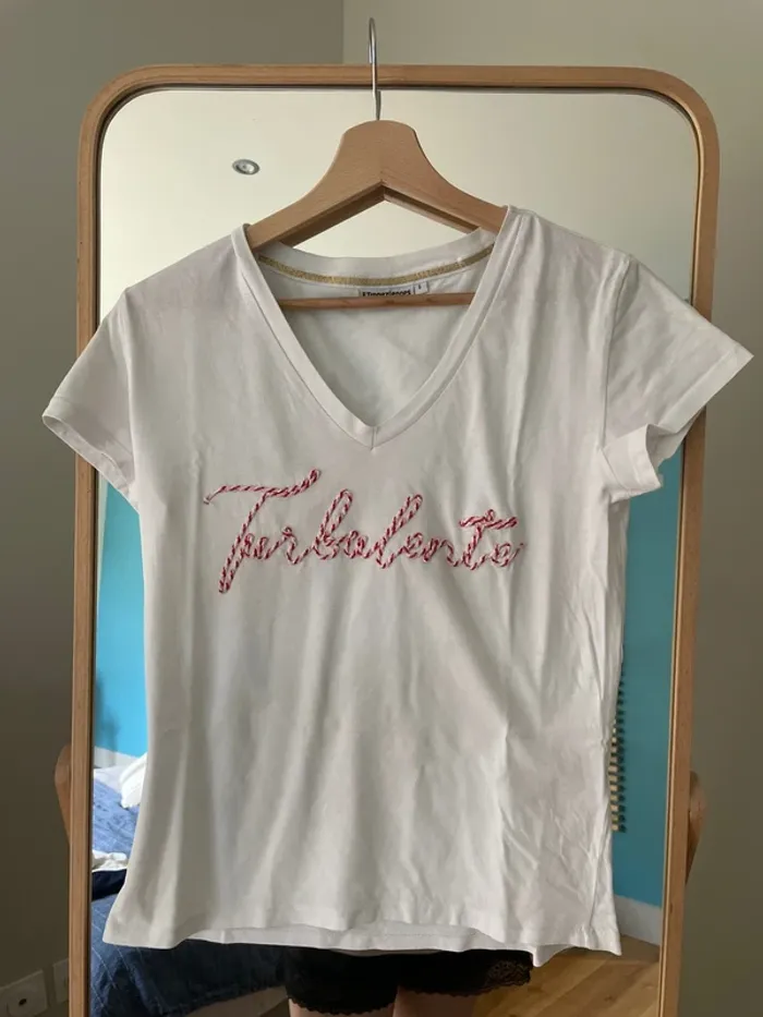 Tee-shirt blanc avec inscription