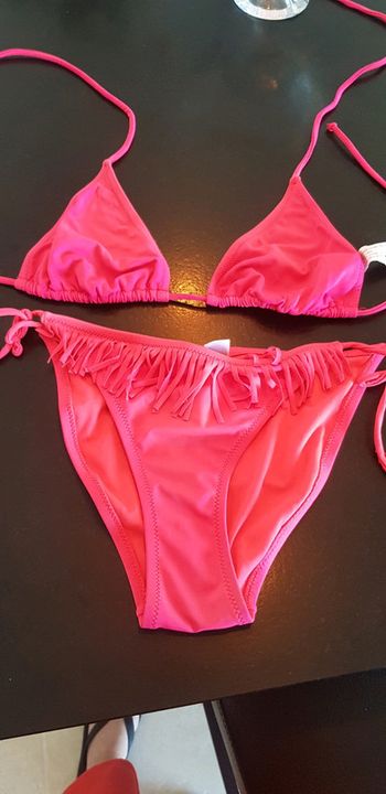 Maillot rose fluo a petites franges