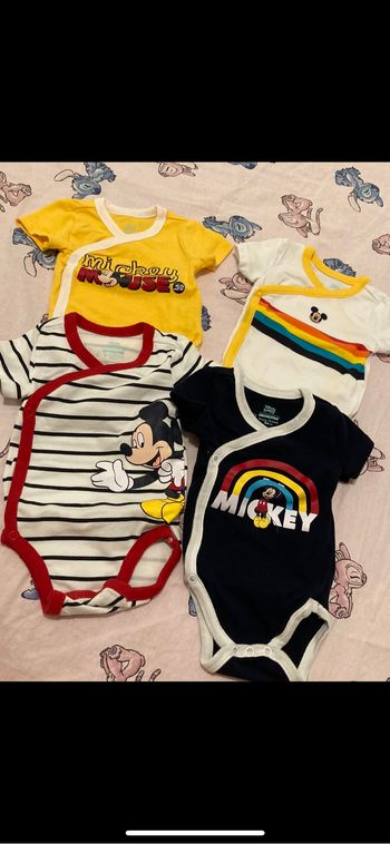 Lot 4 bodies manches courtes orchestra Mickey