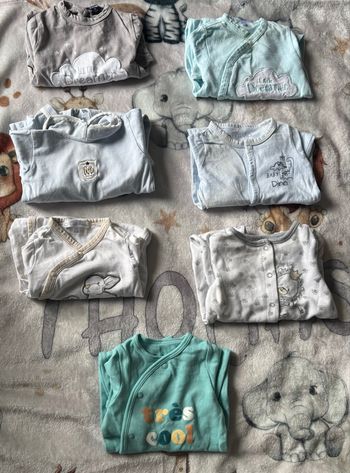 Lot de 7 pyjamas léger taille 1 mois