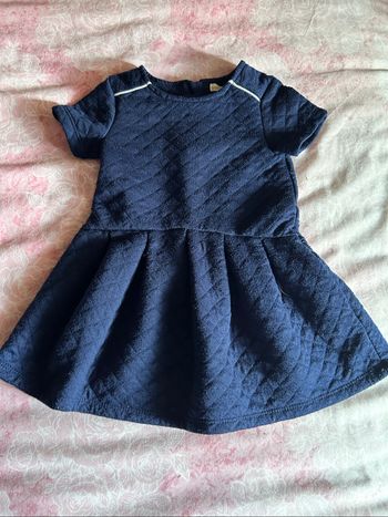 Jolie robe molletonnée à manches courtes petite fille