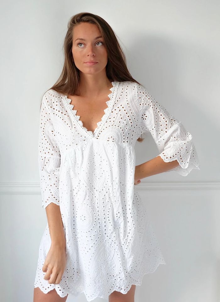 🌟 Robe blanche à broderie - photo numéro 8