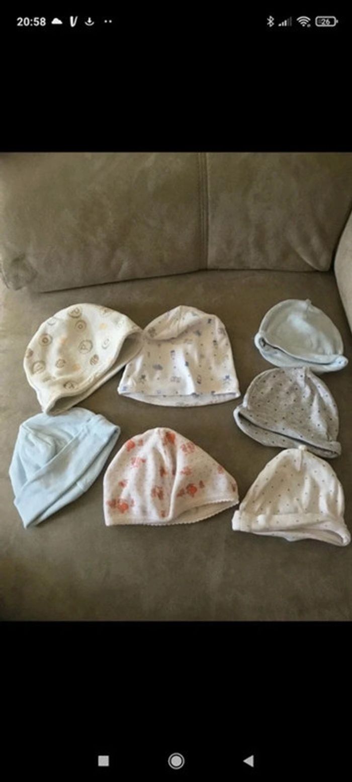 Lot de 7 bonnets