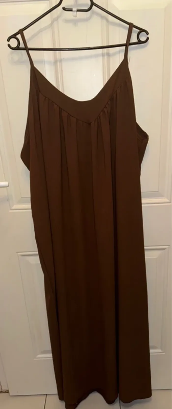 Robe à bretelle grande taille jusqu à 56 couleur chocolat - photo numéro 3