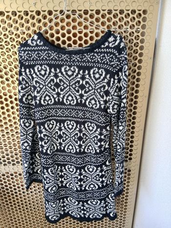 Robe pull courte noire et blanche