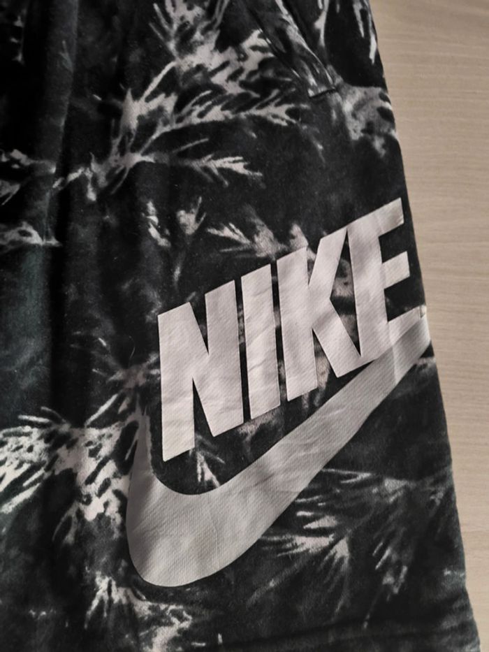 Short Nike taille XL correspond à un S - photo numéro 2