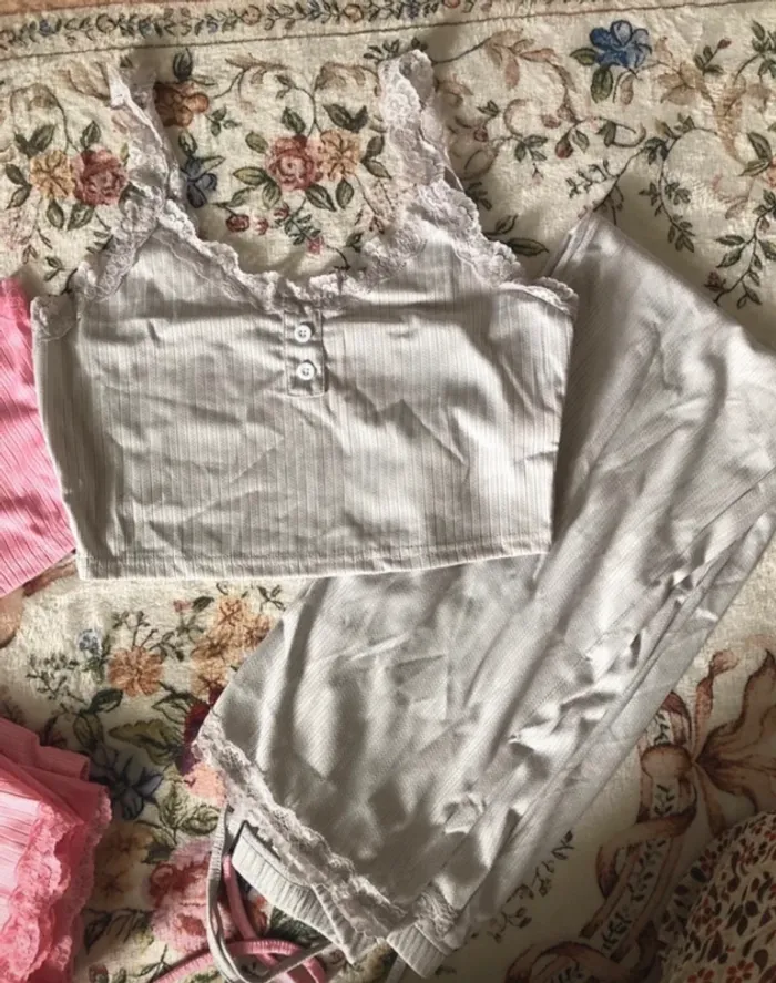 Lot de 2 ensembles femmes tenue de jour ou pyjama classe et chic - photo numéro 2