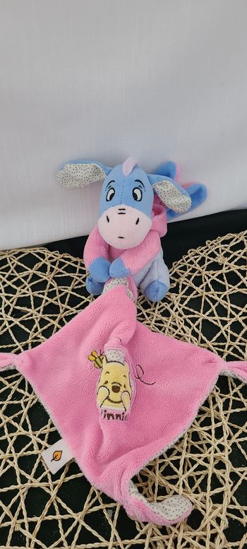 Doudou plat mouchoir Bourriquet lapin bleu rose pois DISNEY
