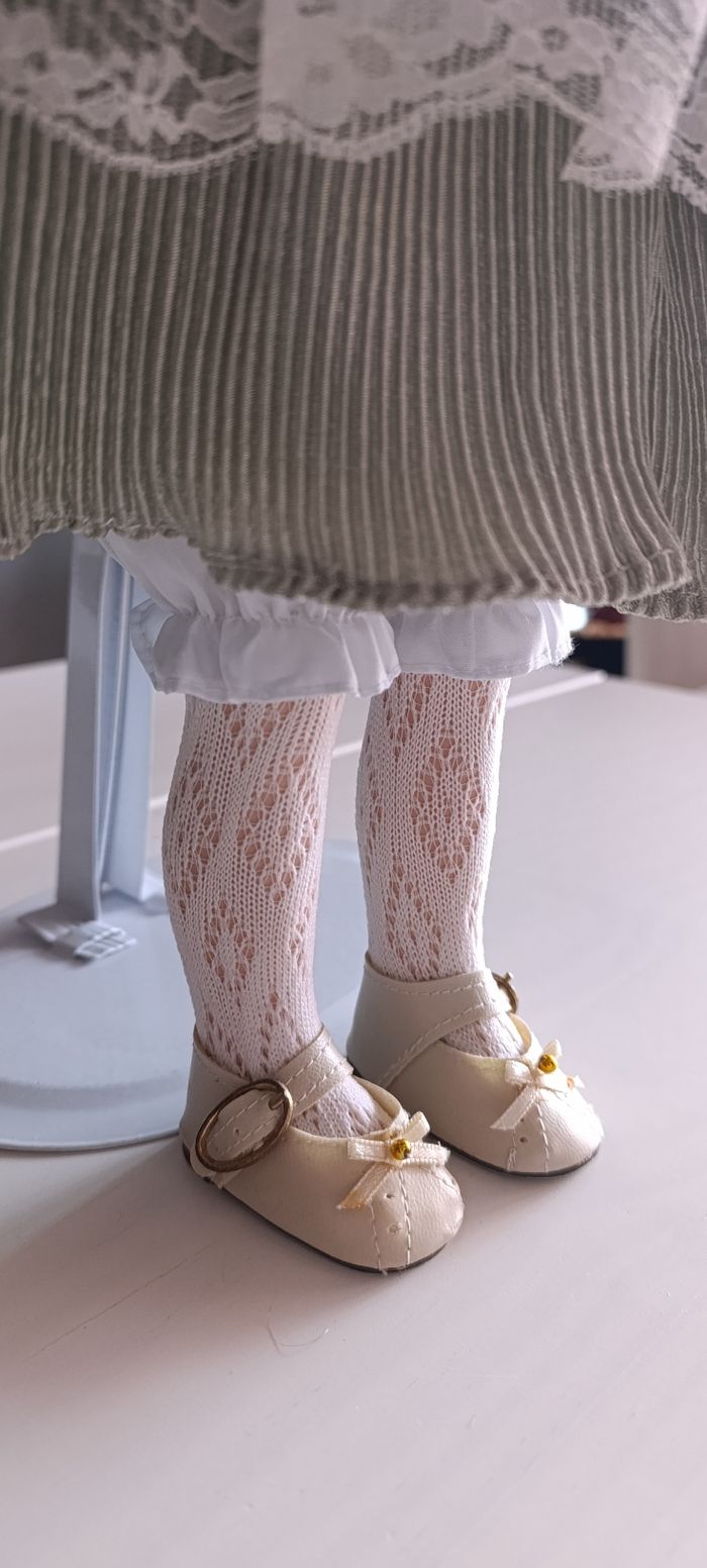 Poupée de Collection en Porcelaine Neuve - photo numéro 4